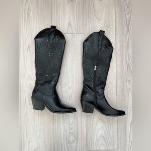 BLACK COWBOY BOOTS - silver studded SZ US7 W